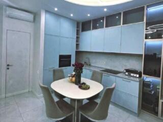 ТРЕХКОМНАТНАЯ СВЕТЛАЯ КВАРТИРА НА КАМАНИНА С ВИДОМ НА МОРЕ