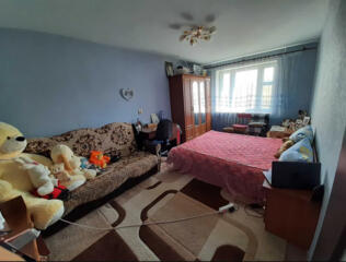 Трехкомнатная Нищинского, под программы.