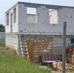 Продам недостроенный 2-х этажный дом (р-н п.Большевик, Жевахова Гора)