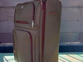 Продам чемодан