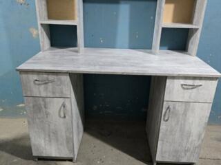 Продам стол для компьютера.