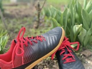 Кроссовки оригинальные спортивные Kipsta