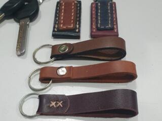 Подставка под чашку. Кожаный чехол для зажигалки. Брелок для ключей.