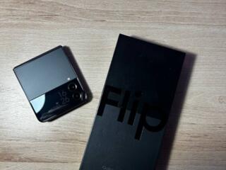 Samsung Z Flip 4 - 300$