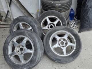 205/60/R15 с дисками и 215/65R16 с дисками