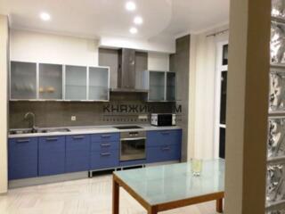 Пропонується в оренду 3-х к. Кв. по вул. Бульварно - Кудрявській 36, .