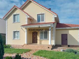 Оренда відмінного 2х поверхового будинку в Голосіївському р-ні, вул. .