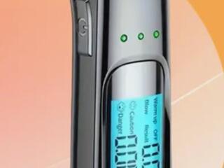 Компактный, перезаряжаемый алкотестер, новый, в упаковке.