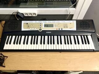 YAMAHA PSR R200