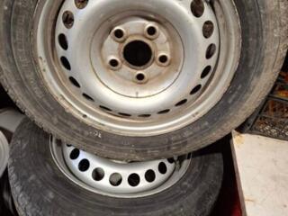 Vind 2 Roti T4 205 65 r15c.... la pret de 950 lei pe 2 roti