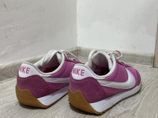 Кроссовки Nike