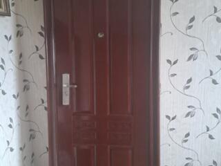 Продам входную дверь