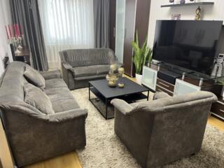 Продам комплект мягкой мебели