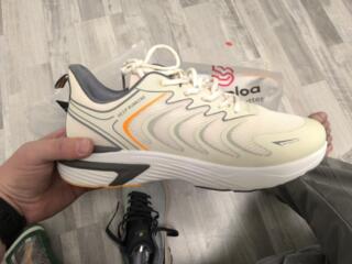 Продам кроссовки