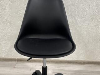 Мастерам маникюра, по наращивание ресниц, косметологам