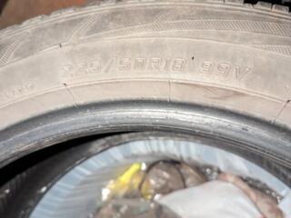 Продам зимнюю резину 225/50 R18