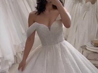 Продаю роскошное свадебное платье в стиле принцессы