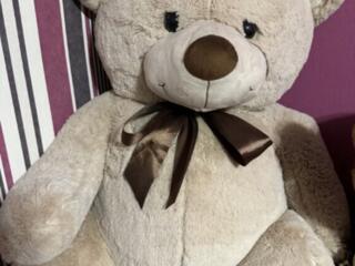 Большой плюшевый мишка в идеальном состоянии 