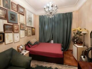 Продам 2-комнатную сталинку пл. Греческая