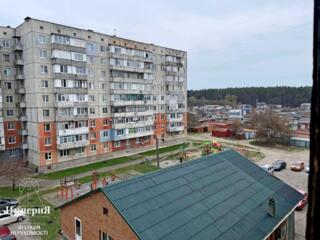 Продам 1.5.9 на Томилівській.