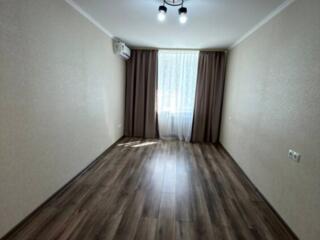 Двухкомнатная с новым евроремонтом на Ленинском 1 этаж (рядом садик)