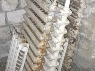 Продам чугунные батареи. 40р секция.