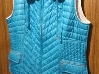 Продам футболки-50р. безрукавки-150р. тен от солнца от дождя -300р.