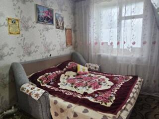 Кировский, 3-ком. 1/5 жилая, частично мебель.