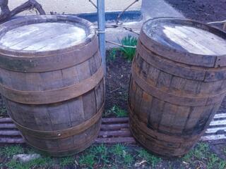Продам дубовые бочки 4 штуки на 100 литров и 200 литров.
