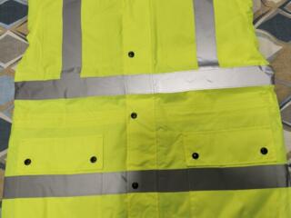 Продам, куртка размер L, ботинки 43, комбинезон 54. новые неношенные