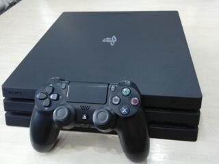Продам PS4 PRO состояние идеальное