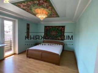 Без комісії! Продаж 3-кімнатної квартири м. Університет по вул. ...