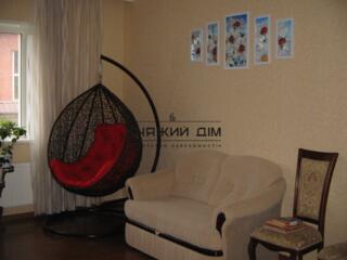 БЕЗ КОМІСІЇ! Пропонується на продаж шикарний 3-поверховий будинок + ..