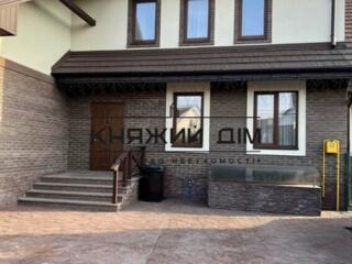 Пропонується на продаж таунхаус з якісним ремонтом на Осокорках ...