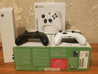 Xbox Series S + два геймпада
