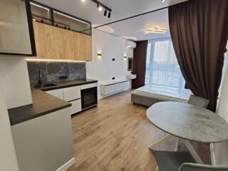 Просторная и очень уютная студия с шикарным дизайнерским ремонтом, ...