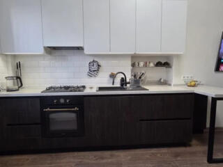 Продам просторный дом в центре Слободки.