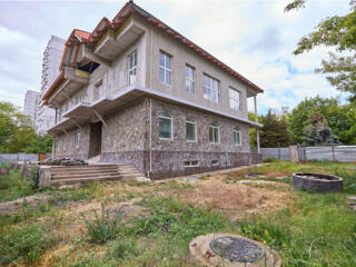 Продажа фасадного здания в Одессе, проспект Добровольского