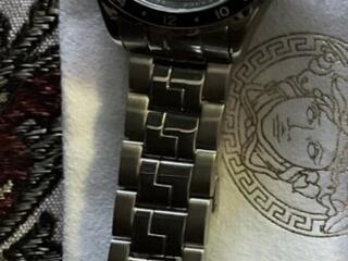 Часы Versace.