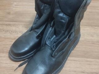 Ботинки с высоким берцем