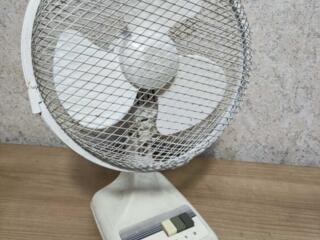 Продам отличный, хороший настольный вентилятор, имеет 2 скорости + может