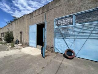 Закрита територія під склад, сто