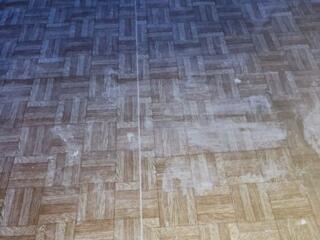 ЛИНОЛЕУМ Б/У --117 СМ НА 330 СМ - Линолеум б/У -- 470 см. На 147 см