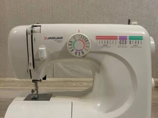 Швейная машинка электрическая 1800руб.