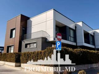 Vă propunem spre vânzare acest townhouse în 3 nivele, amplasat în ...