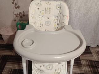 Продам стульчик для кормления.