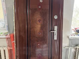 Продам входную дверь