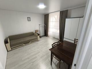 Отличная с мебелью.