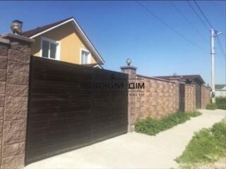 будинок будував собі, зроблено все максимально функціонально, площа ..