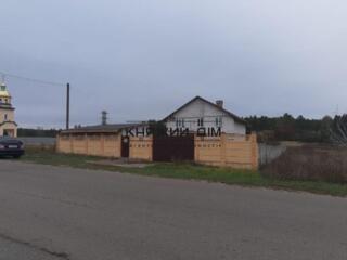 Продаётся участок на территории которого 2 дома, один готовый под ...